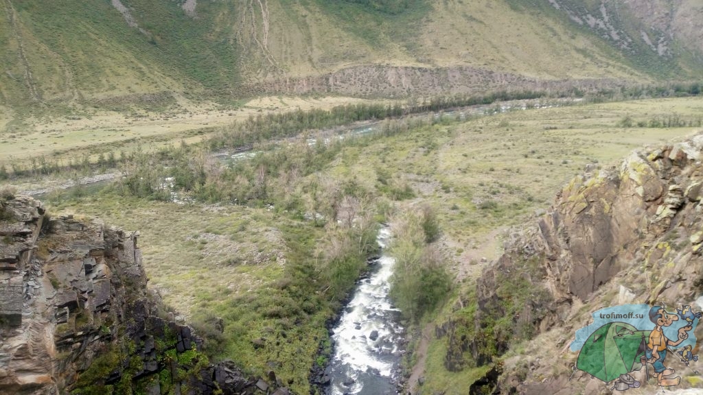 вид с водопада на долину Чулышмана